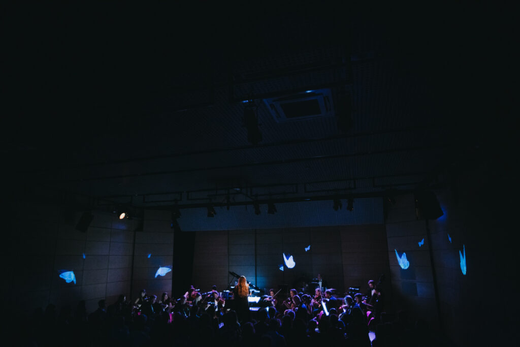 Zdjęcie wizualizacji z koncertu Sinfonietta Cracovia