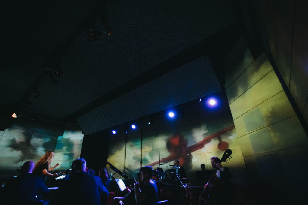 Zdjęcie wizualizacji z koncertu Sinfonietta Cracovia