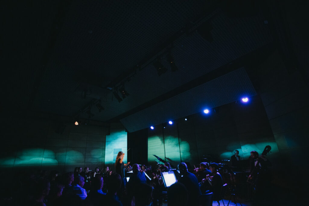 Zdjęcie wizualizacji z koncertu Sinfonietta Cracovia