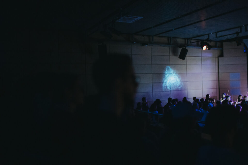 Zdjęcie wizualizacji z koncertu Sinfonietta Cracovia