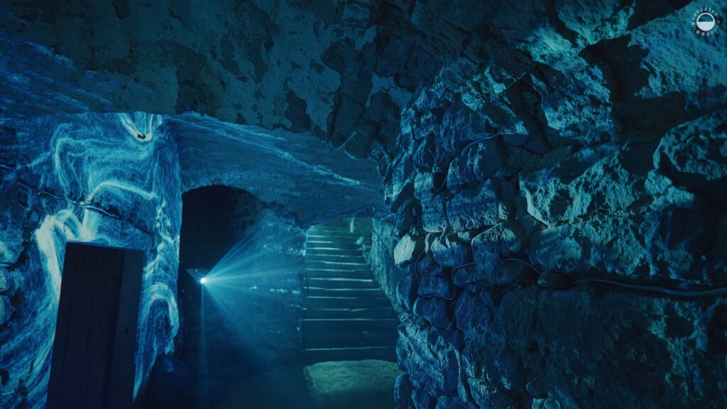 Zdjęcie z wystawy Submerged Verses na Festiwalu Góry Literatury 2025