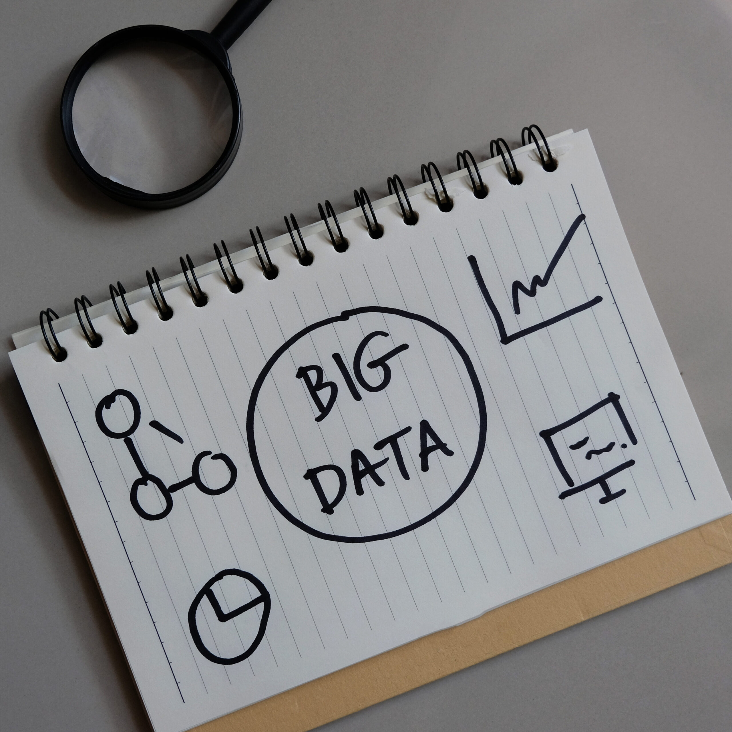 Napis Big Data w zeszycie